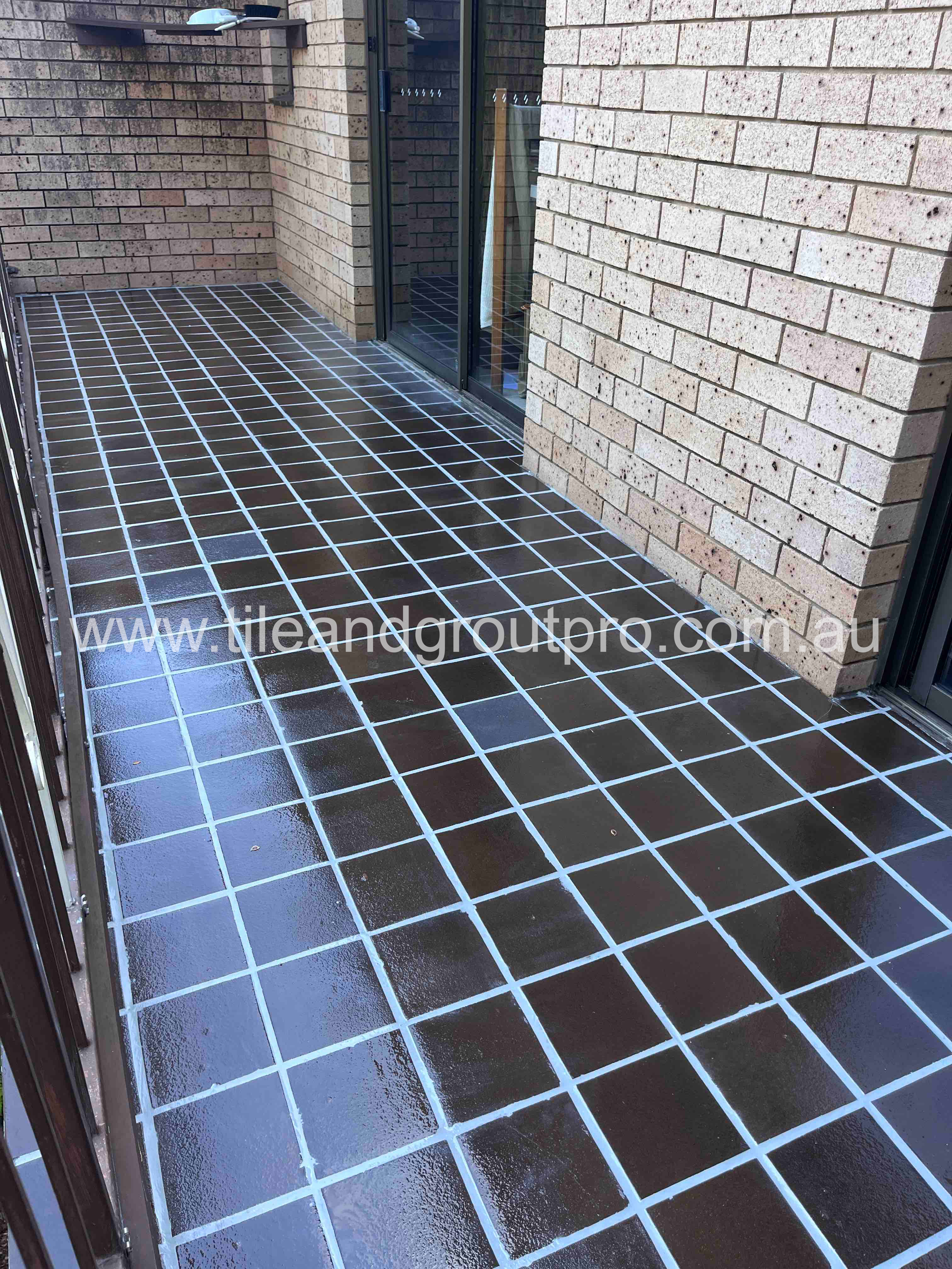 Ceramic tile cleaning and sealing in Mount Lawley